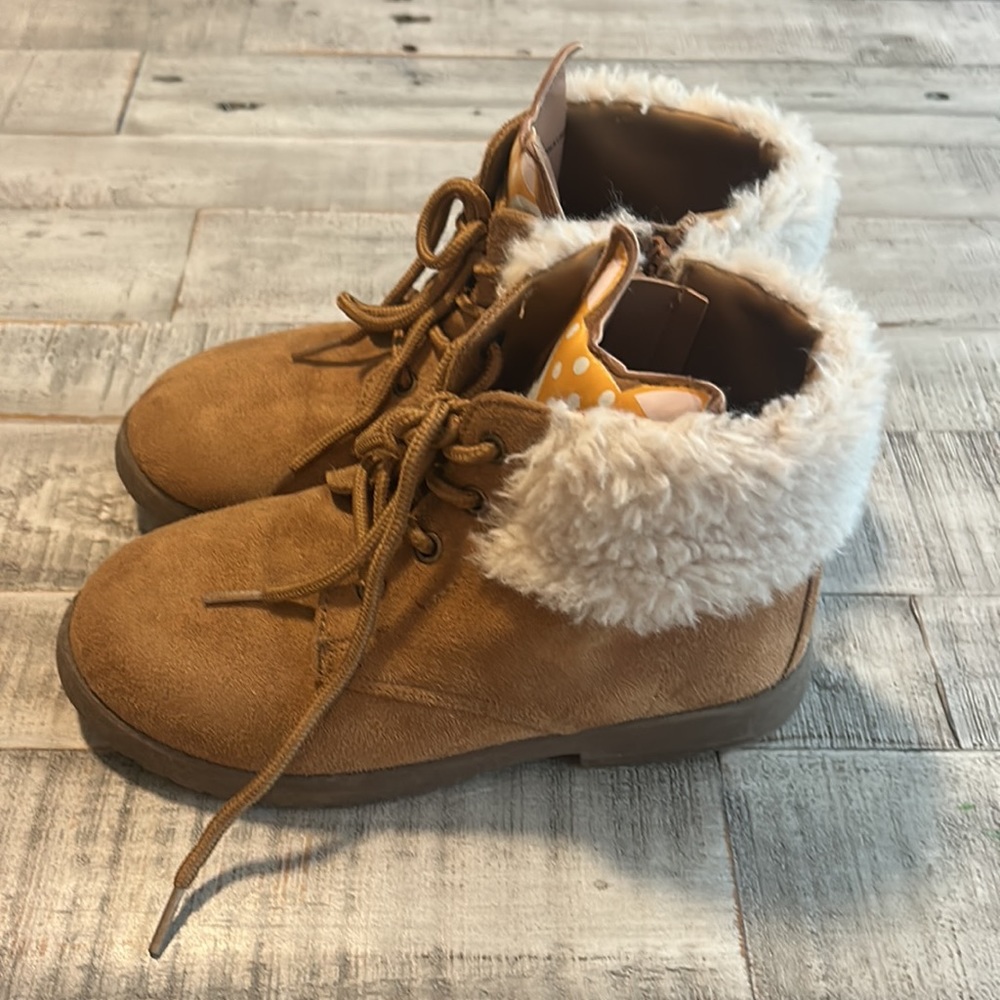 Girls boots with fur and deer detail - lightly worn